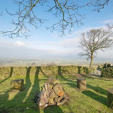 Moor Tops By Birch * Broughton (North Yorkshire)